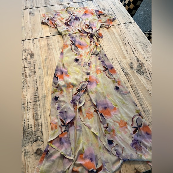Dresses & Skirts - Wrap Floral Dress